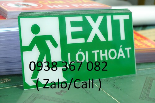Bảng chỉ dẫn lối thoát hiểm Exit bằng mica
